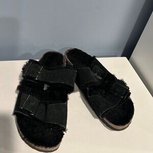 Women's Birkenstock Arizona Shearling Sandals - Size 39 - Black - Excellent Cond